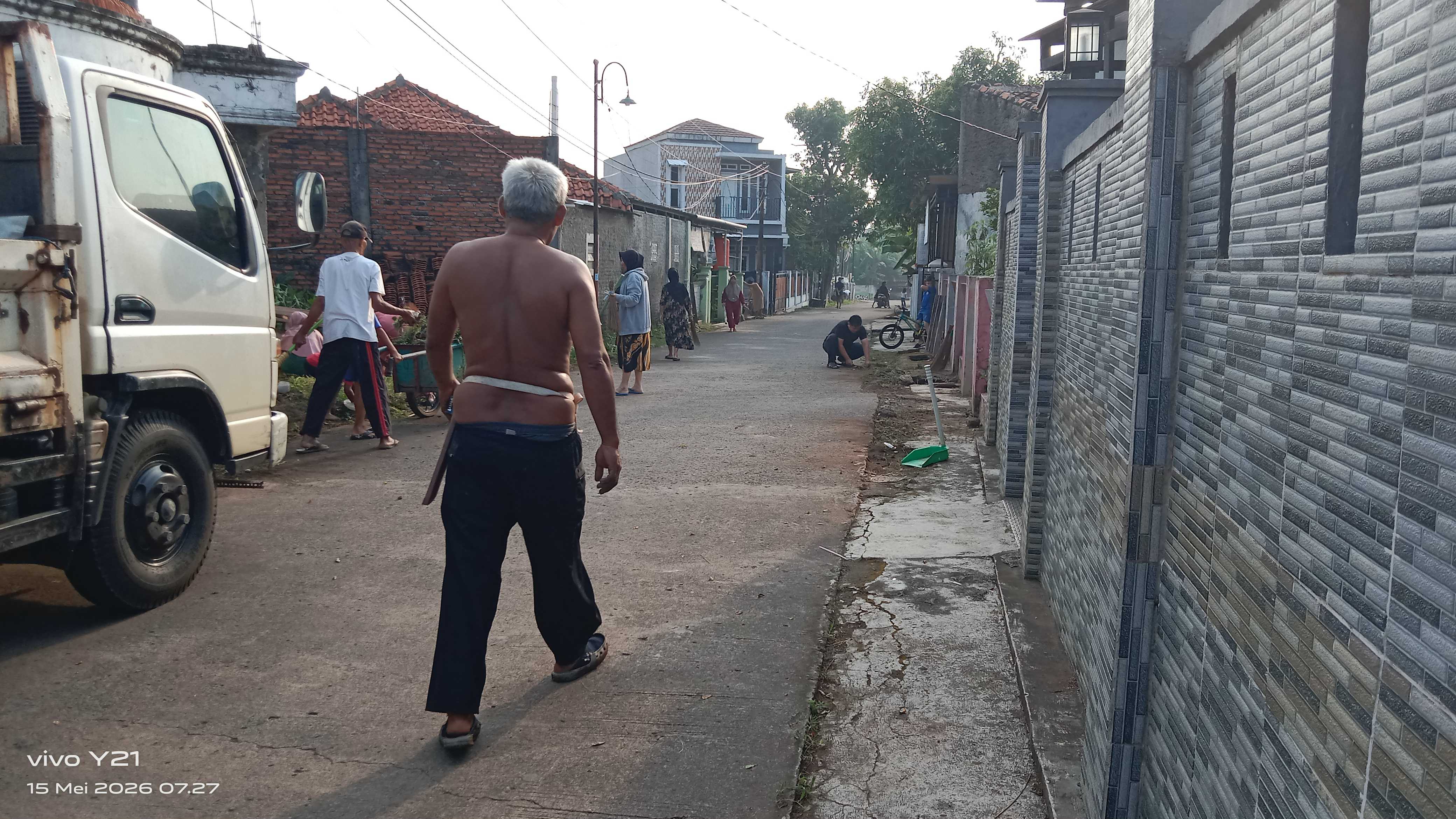 GIAT BLN MEI KERJA BAKTI DESA COKAMPEK PUSAKA KEC CIKAMPEK KAB KARAWANG